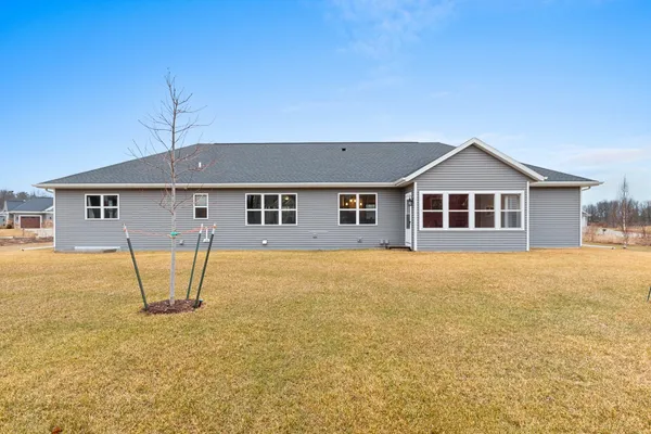 $524,900 | 2348 Wild Oak Drive, Manitowoc, WI 54220