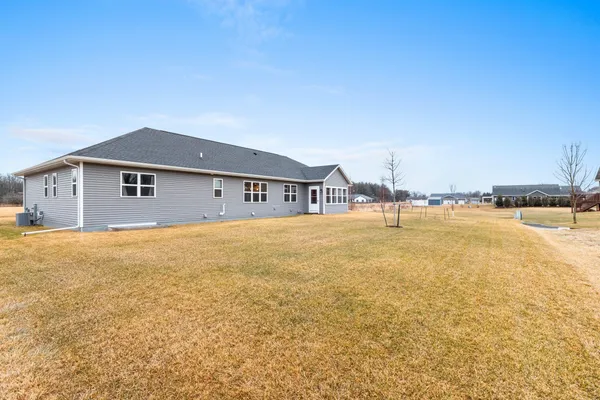 $524,900 | 2348 Wild Oak Drive, Manitowoc, WI 54220