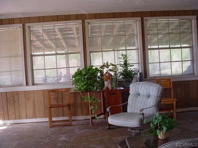5325 Crumptown Road Farmville, VA 23901 - Photo 29 of 30 a living room with furniture and a potted plant