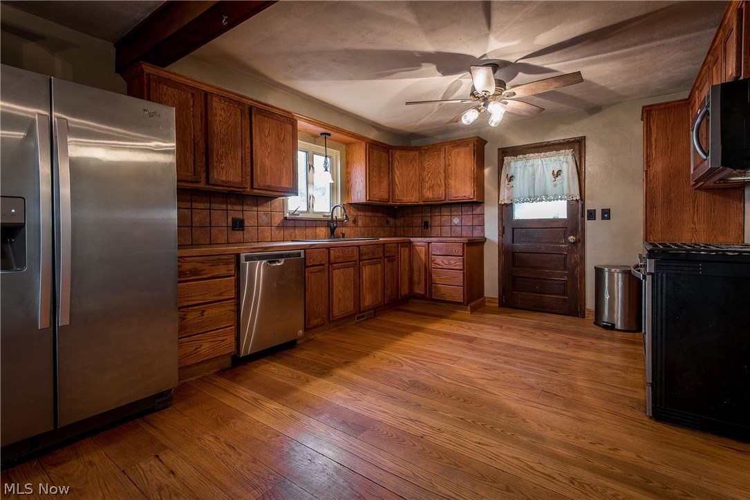 6499 Navarre Road Southwest Navarre, OH 44662 - Photo 7 of 20 Stainless steel appliances