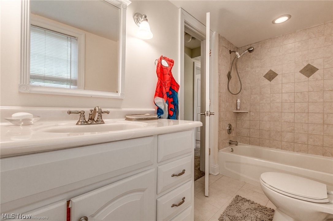 3111 Huntington Road Cleveland, OH 44120 - Photo 16 of 28