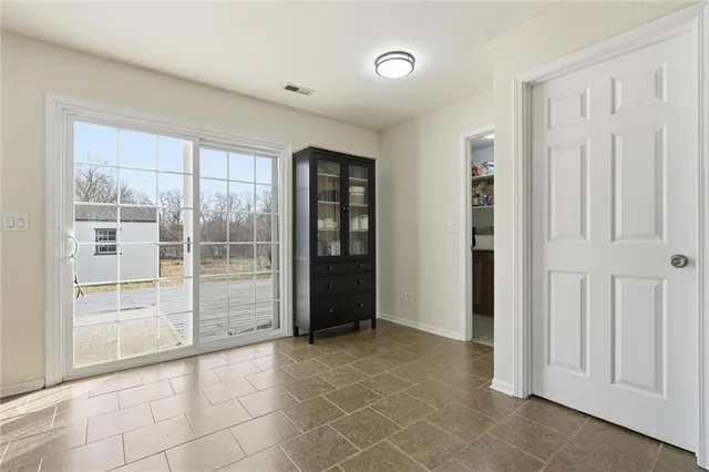 $225,000 | 1203 Southeast 125th Road, Knob Noster, MO 65336