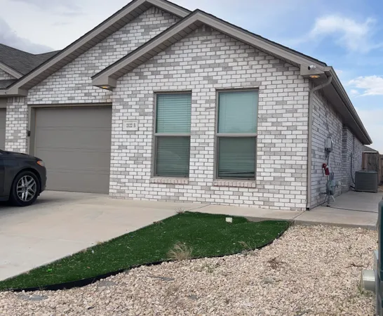 $1,450 | 2114 North Jayton Avenue, Unit A, Lubbock, TX 79403