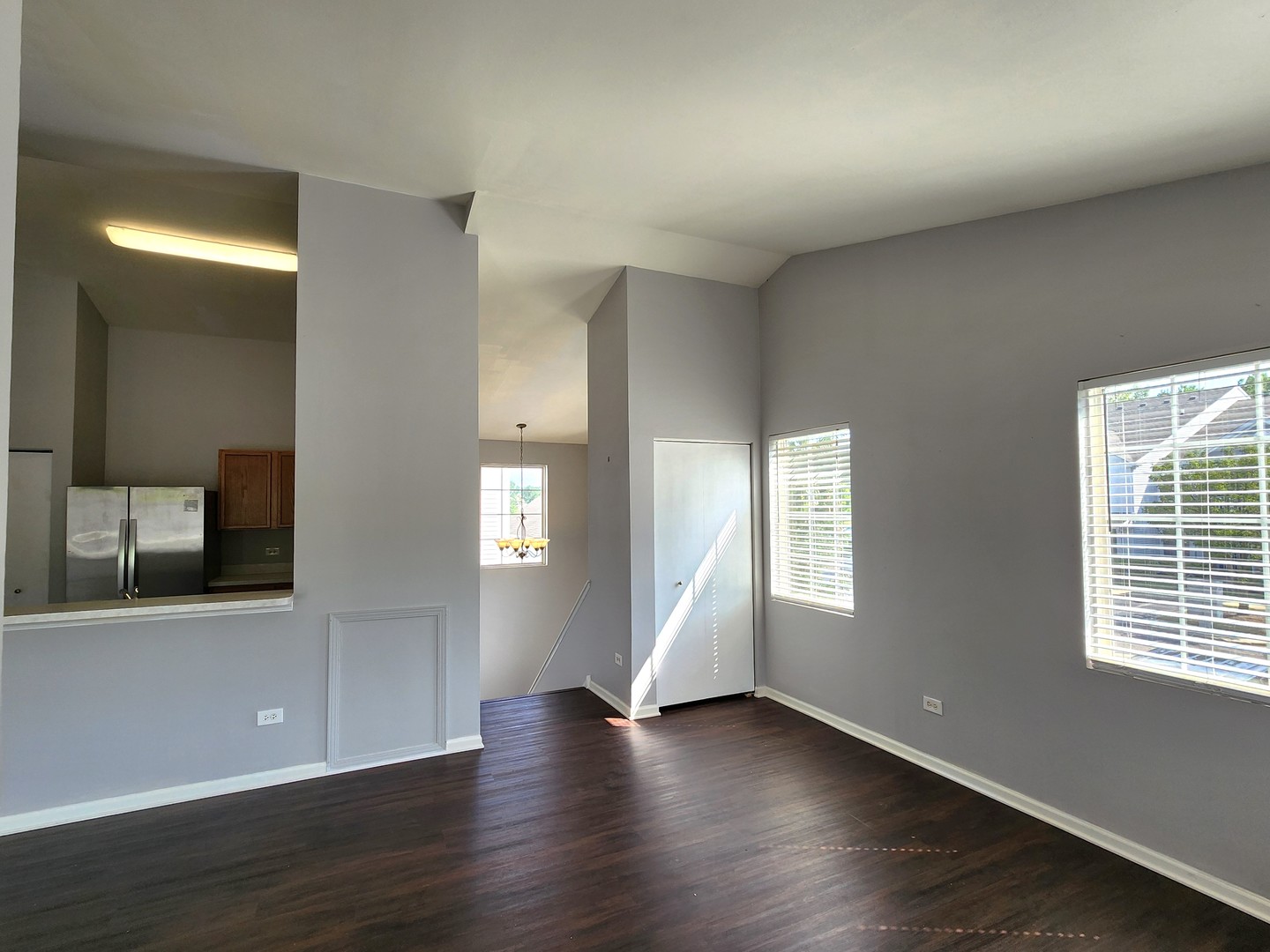 2023 Silverstone Drive, Unit 2023 Carpentersville, IL 60110 - Photo 5 of 13