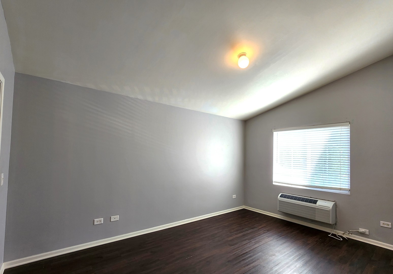 2023 Silverstone Drive, Unit 2023 Carpentersville, IL 60110 - Photo 10 of 13