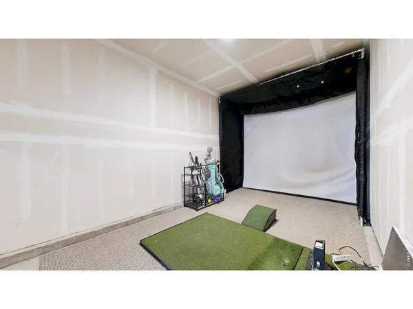 a picture of a room