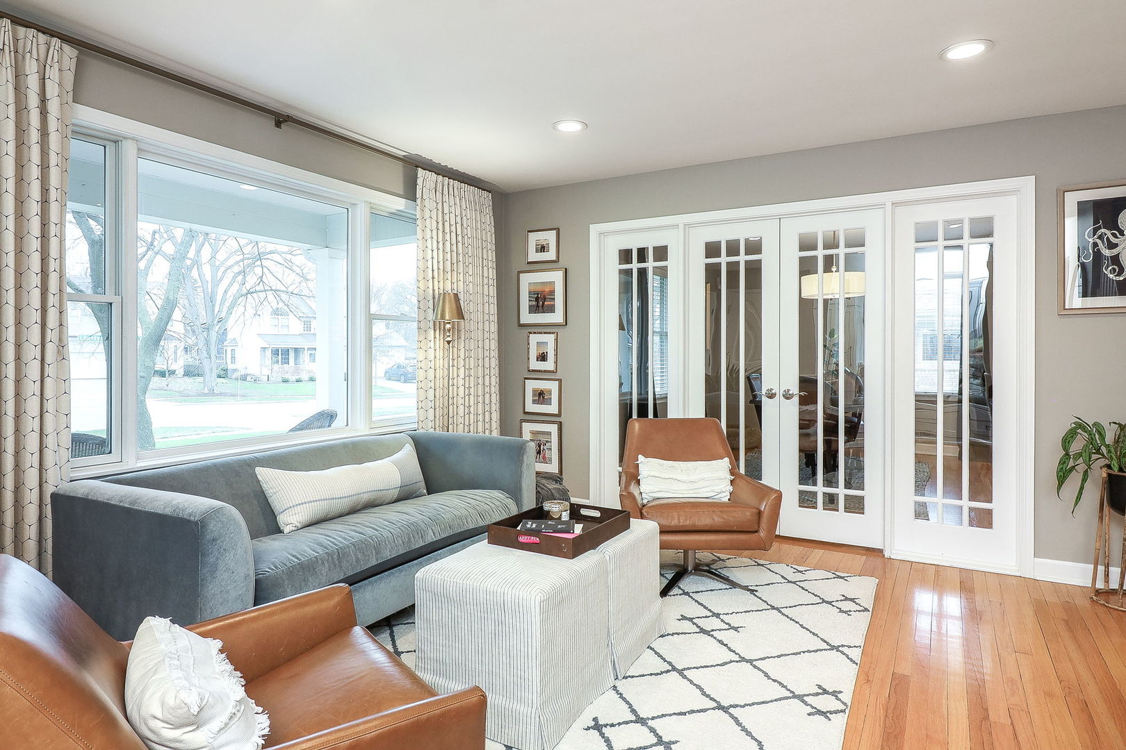 133 South Williston Street Wheaton, IL 60187 - Photo 12 of 43 a living room with furniture and a large window