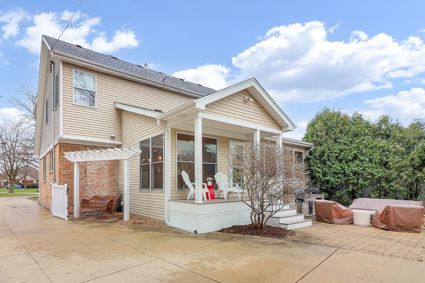 133 South Williston Street Wheaton, IL 60187 - Photo 27 of 43 a view of a house with sitting area