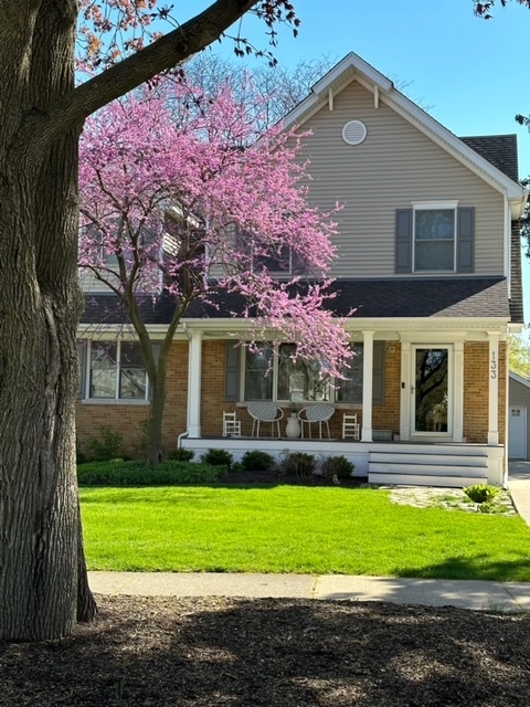 133 South Williston Street Wheaton, IL 60187 - Photo 40 of 43 a front view of a house with a yard