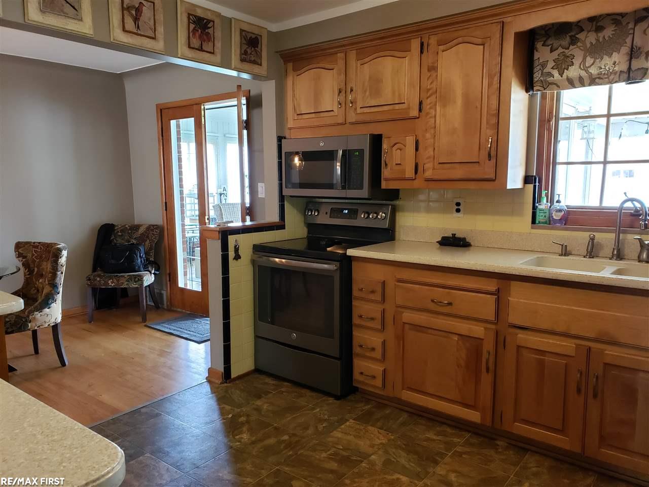 33056 Edgegrove Road Fraser, MI 48026 - Photo 11 of 26 31378634-10.JPG