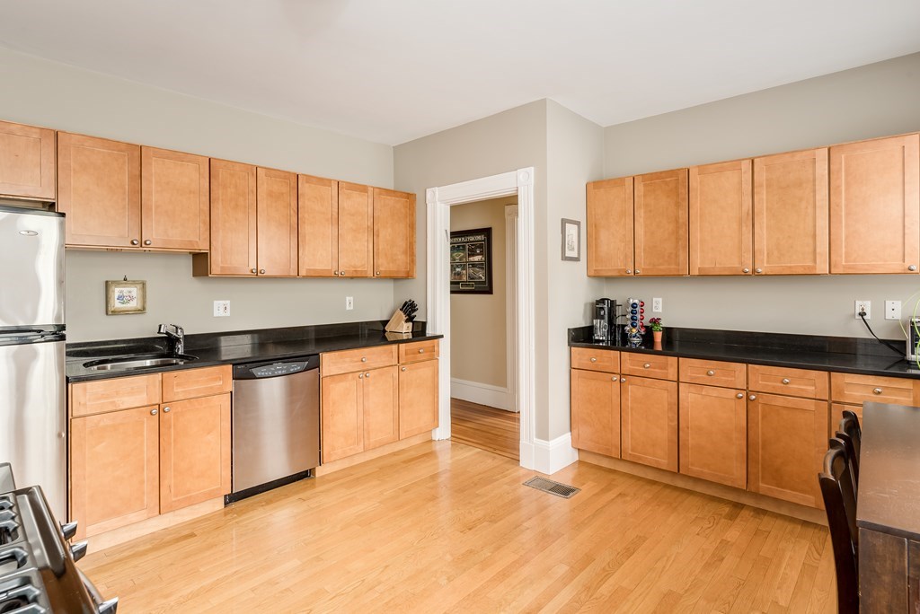 132 Middlesex Road, Unit 1 Brookline, MA 02467 - Photo 8 of 26 Gallery Image 8