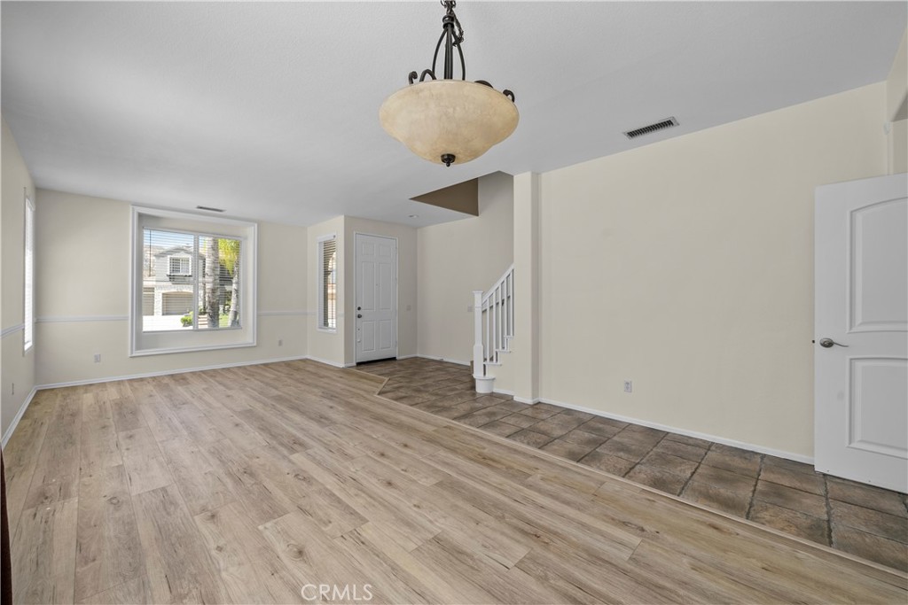 28454 Cascade Road Castaic, CA 91384 - Photo 8 of 56
