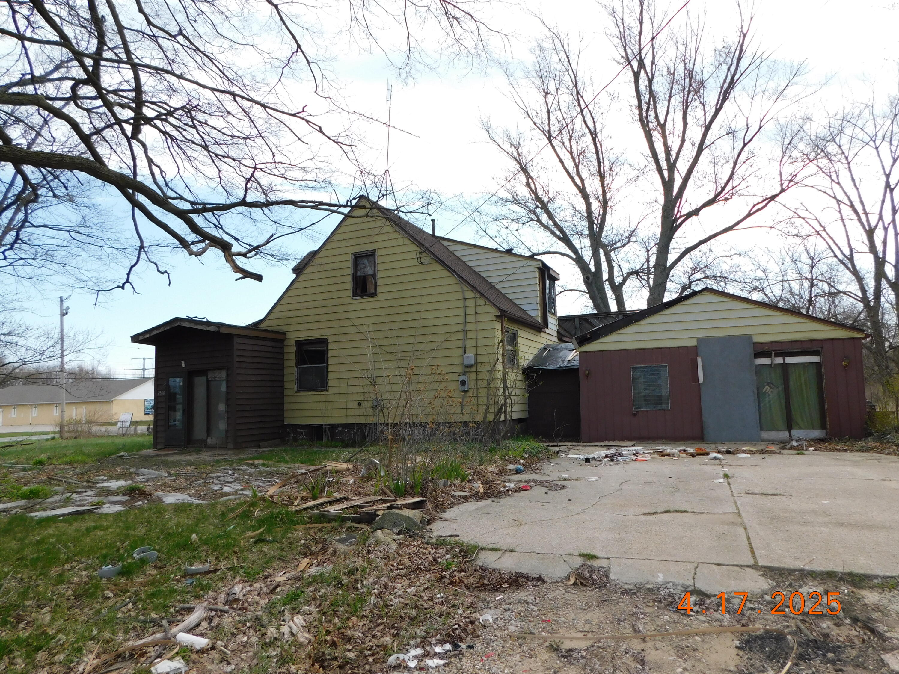 2500 Territorial Road Benton Harbor, MI 49022 - Photo 2 of 29 DSCN1070