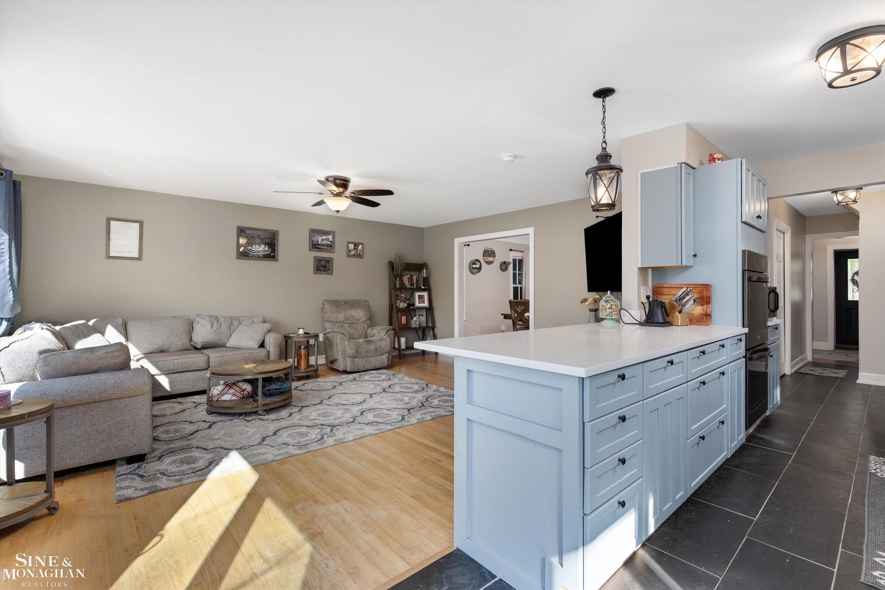 1291 Roslyn Road Grosse Pointe Woods, MI 48236 - Photo 6 of 39