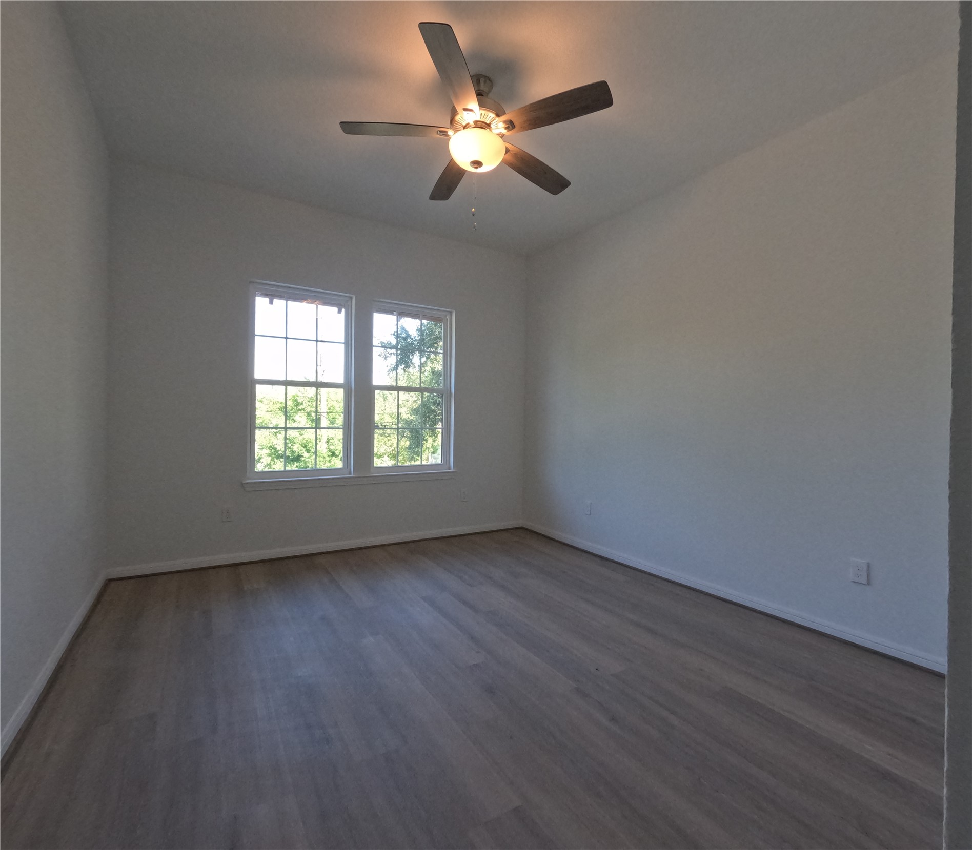 9427 Coffee Street Houston, TX 77033 - Photo 14 of 23 1st Secondary Bedroom