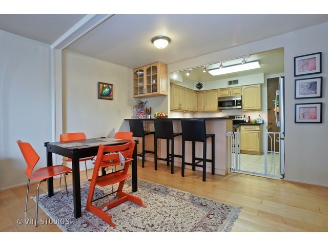 5901 North Sheridan Road, Unit 7C Chicago, IL 60660 - Photo 4 of 15