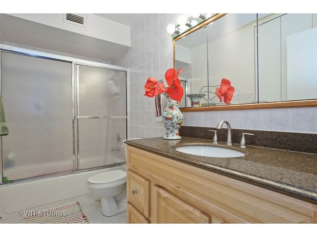 5901 North Sheridan Road, Unit 7C Chicago, IL 60660 - Photo 9 of 15