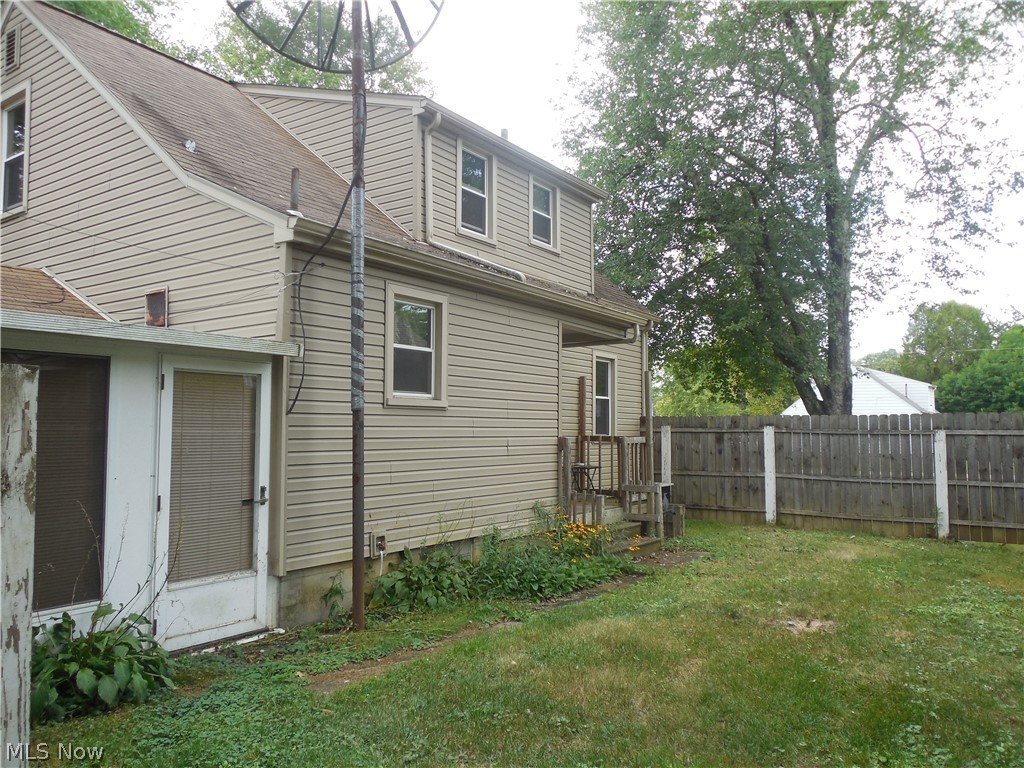 2132 Kirk Road Youngstown, OH 44511 - Photo 7 of 16