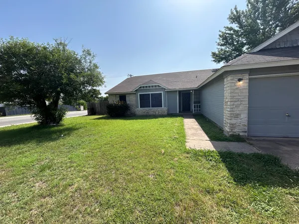 $1,650 | 521 Greenlawn Boulevard, Round Rock, TX 78664