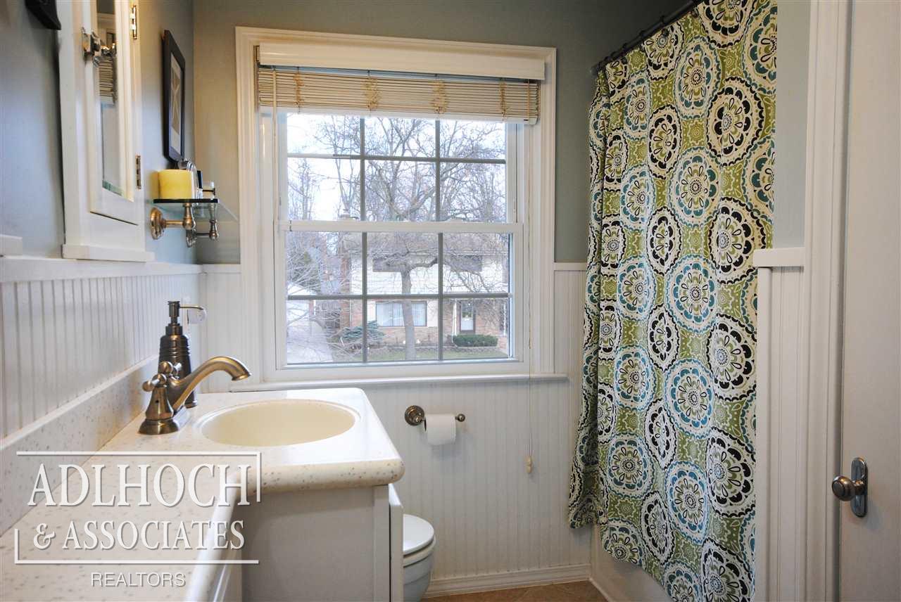 1677 Prestwick Road Grosse Pointe Woods, MI 48236 - Photo 16 of 19