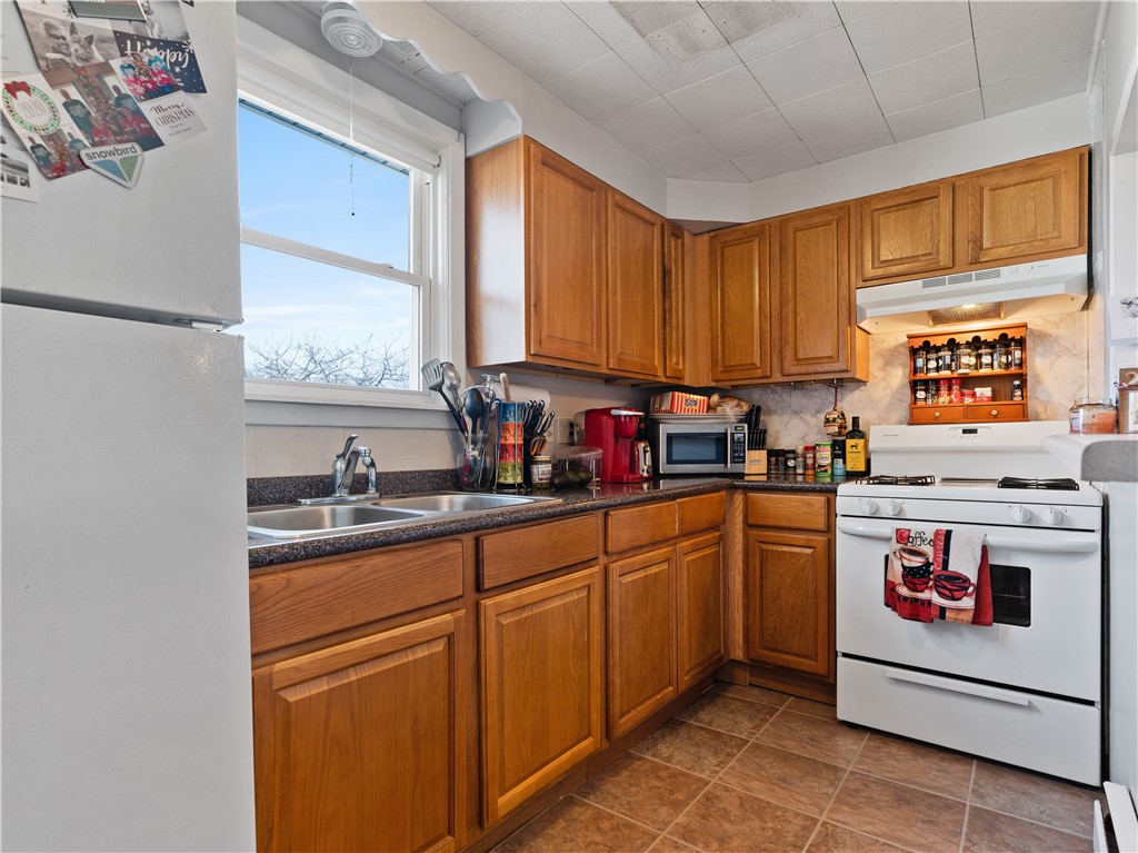 15 Hemalin Road Cranston, RI 02910 - Photo 20 of 34