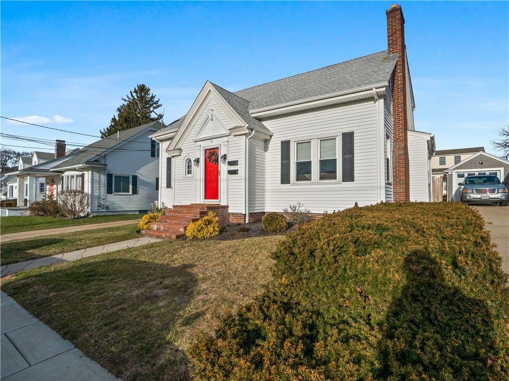 15 Hemalin Road Cranston, RI 02910 - Photo 3 of 34