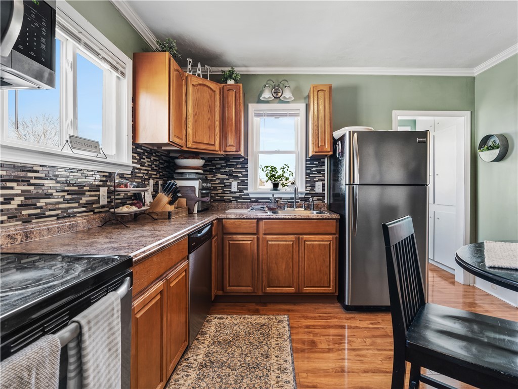 15 Hemalin Road Cranston, RI 02910 - Photo 4 of 34