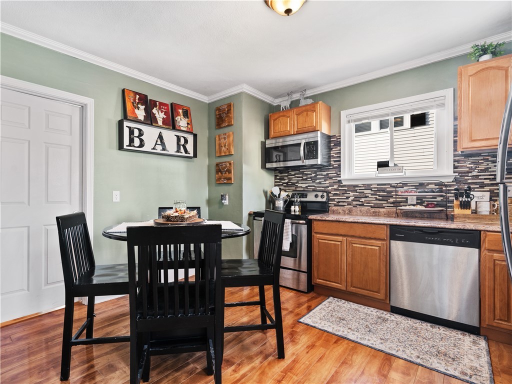 15 Hemalin Road Cranston, RI 02910 - Photo 6 of 34