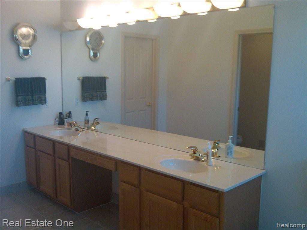 715 Loggers Circle Rochester, MI 48307 - Photo 14 of 25 IMG00038-20100422-1031