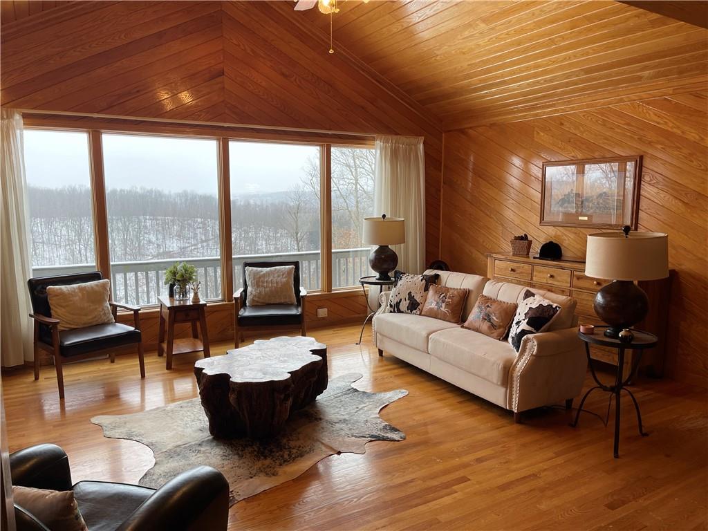 137 Woodridge Road Butler, PA 16001 - Photo 2 of 25 Gallery Image 2