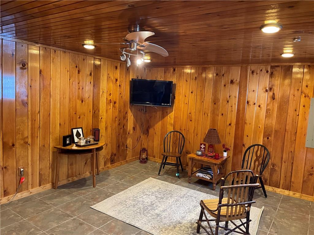 137 Woodridge Road Butler, PA 16001 - Photo 24 of 25 Gallery Image 24