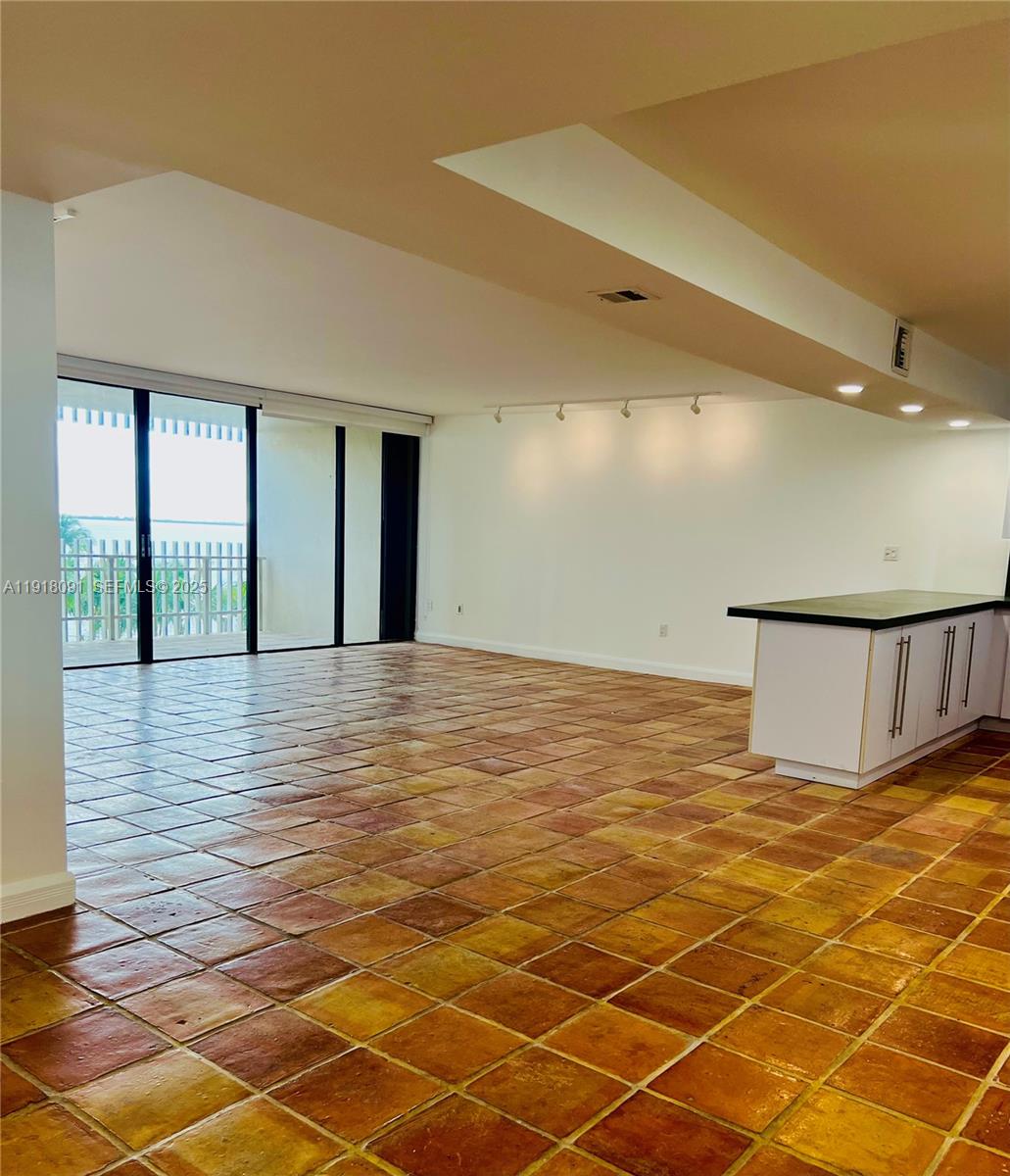 1 Grove Isle Drive, Unit A405 Miami, FL 33133 - Photo 18 of 21 a view of a hallway
