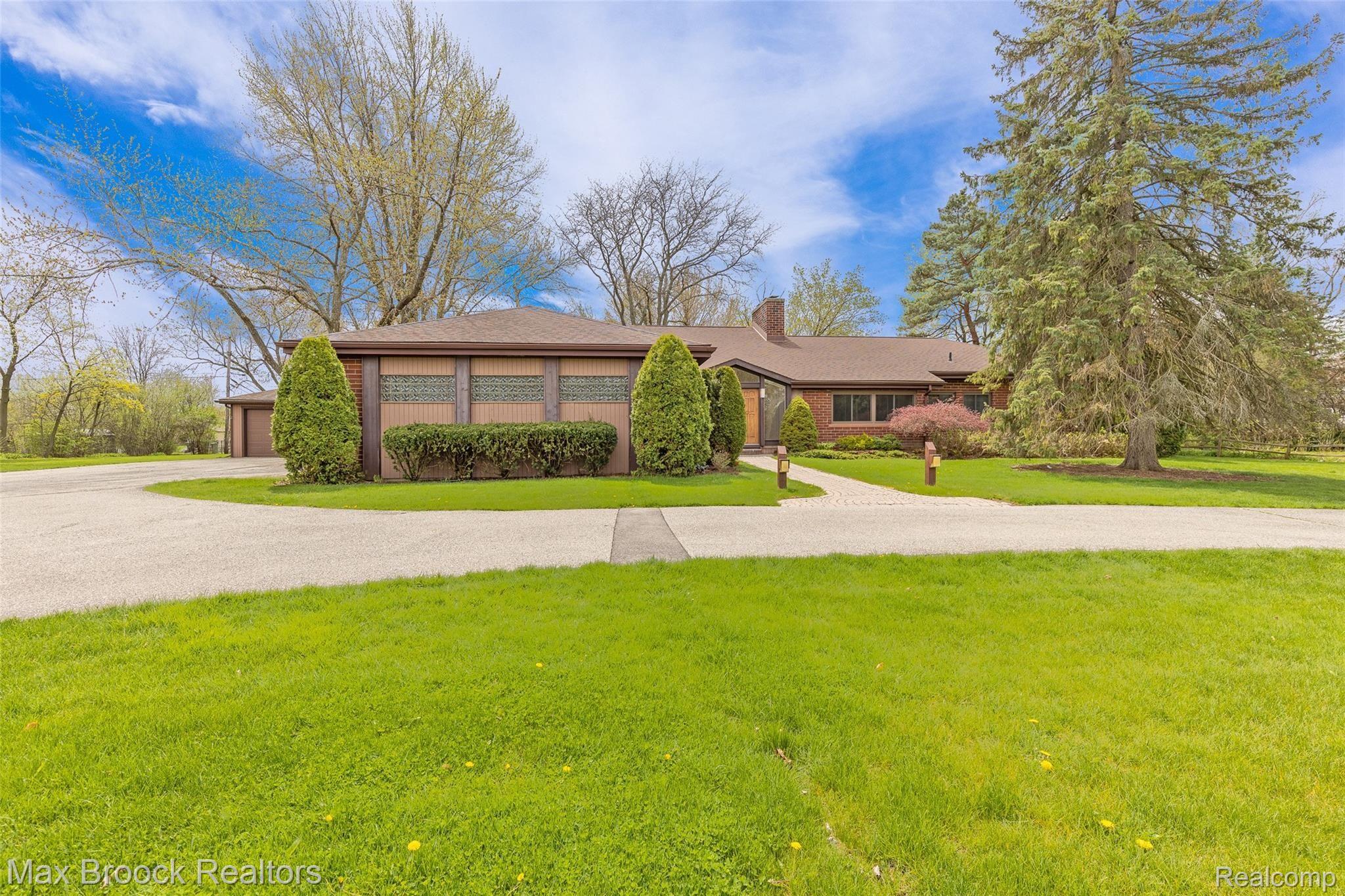2355 West Wattles Road Troy, MI 48098 - Photo 10 of 53 2355 W Wattles-7.jpg