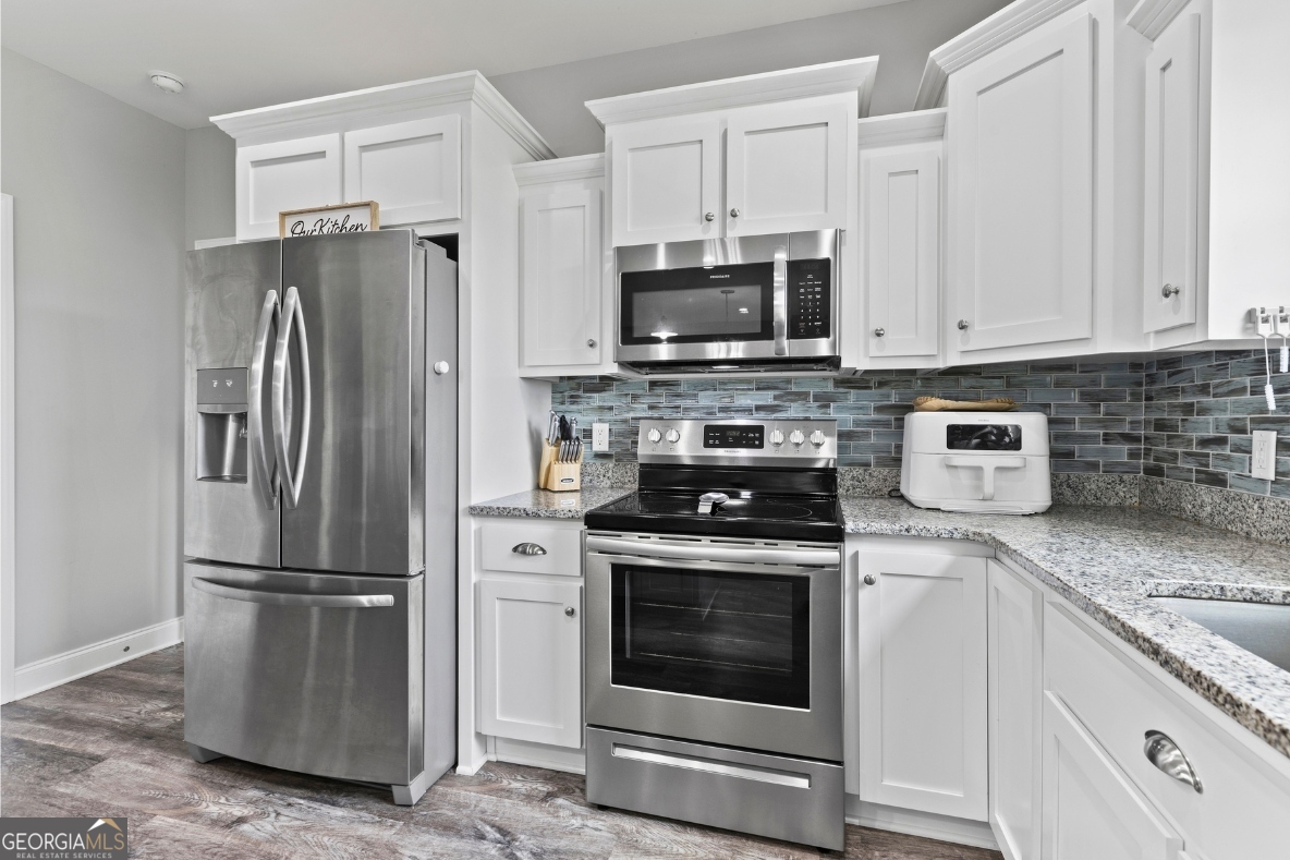 1641 County Road Lanett, AL 36863 - Photo 5 of 30 Kitchen area with granite counter tops