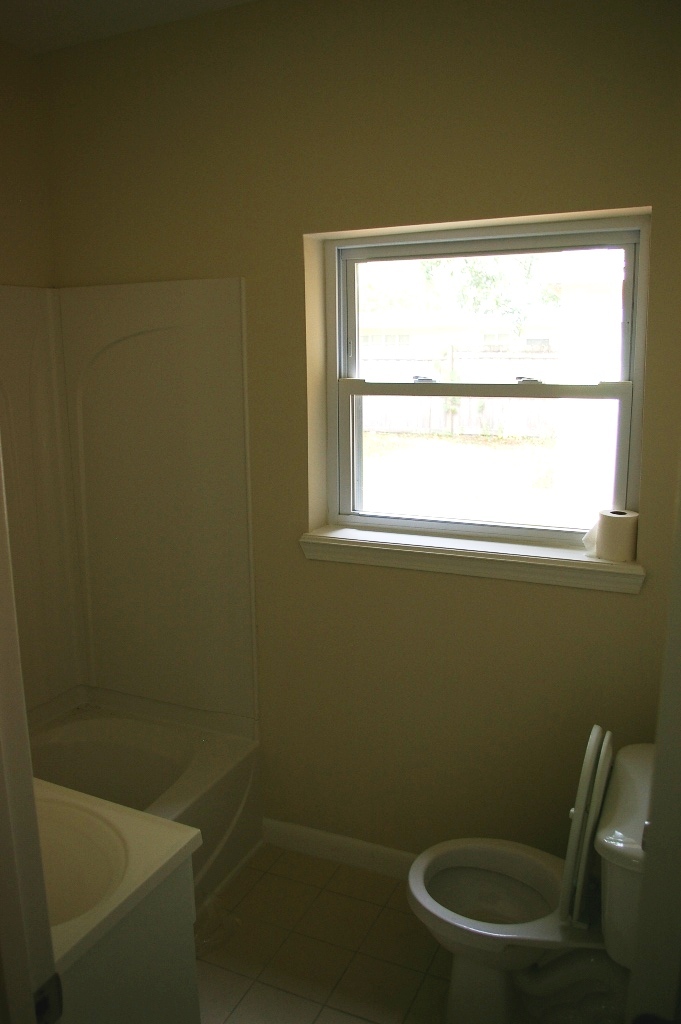 2715 Springmont Street Jacksonville, FL 32207 - Photo 10 of 14 BATHROOM 2