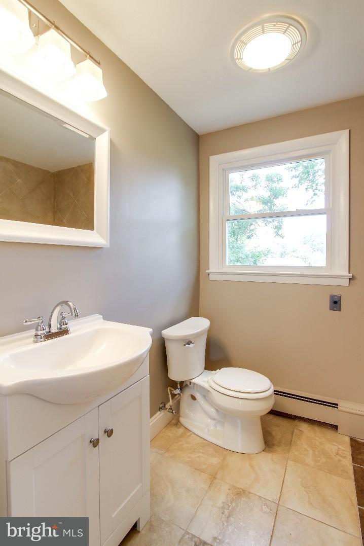 482 Highland Road Red Lion, PA 17356 - Photo 23 of 30 Second Floor Full bath