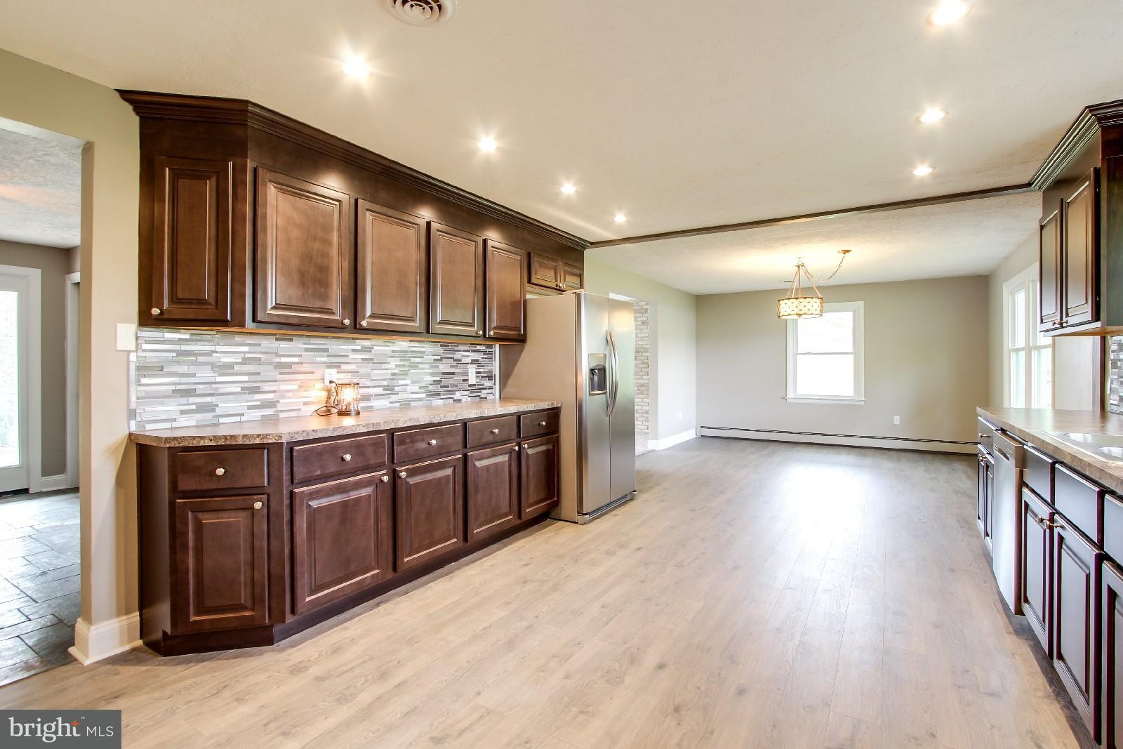 482 Highland Road Red Lion, PA 17356 - Photo 7 of 30 Glass tile back splash just shines
