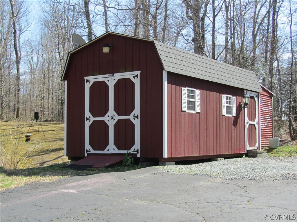 11432 Hanover Courthouse Road Hanover, VA 23069 - Photo 4 of 22 a front view of a house with a gate
