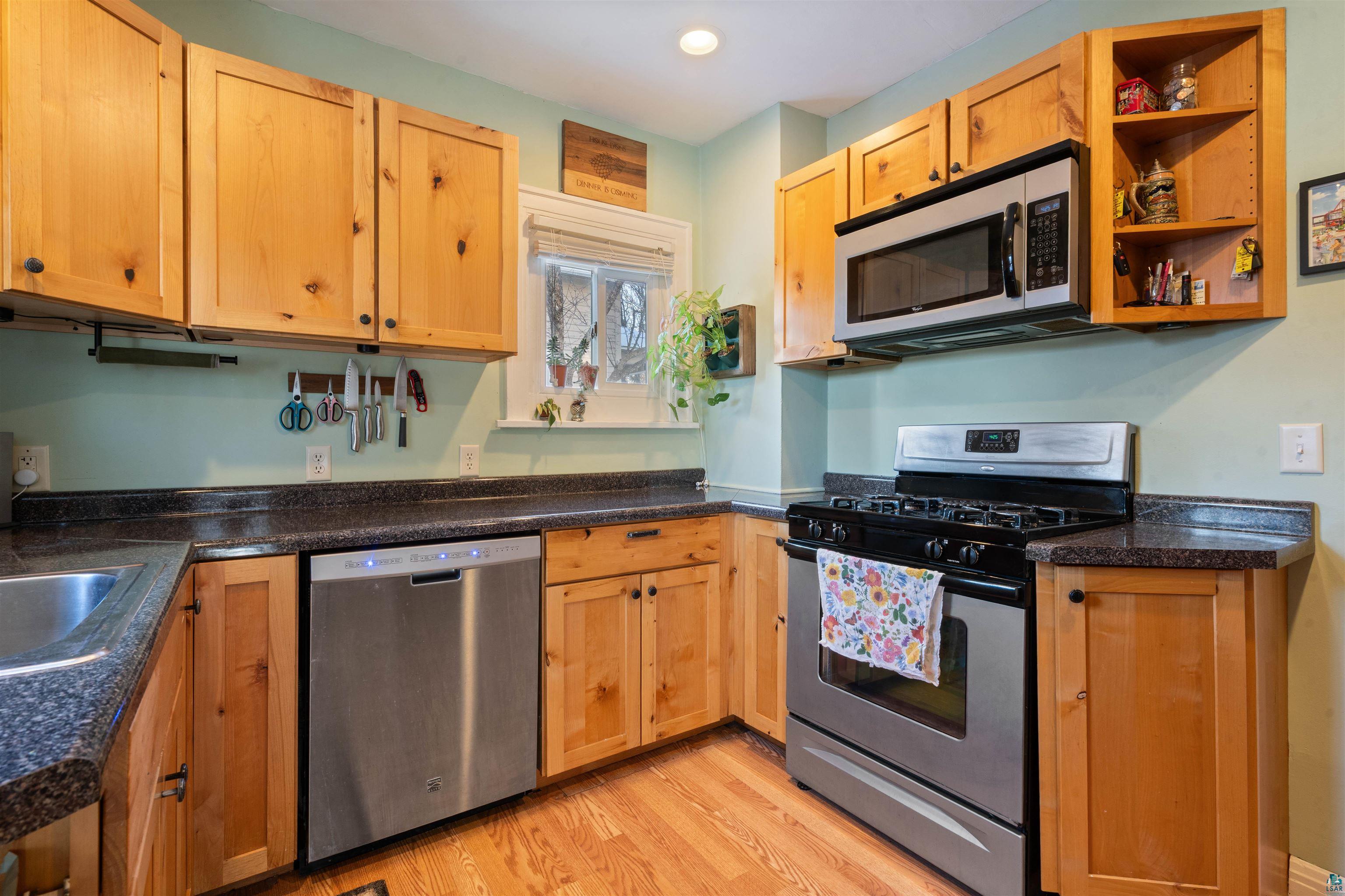 4420 Cambridge Street Duluth, MN 55804 - Photo 8 of 35