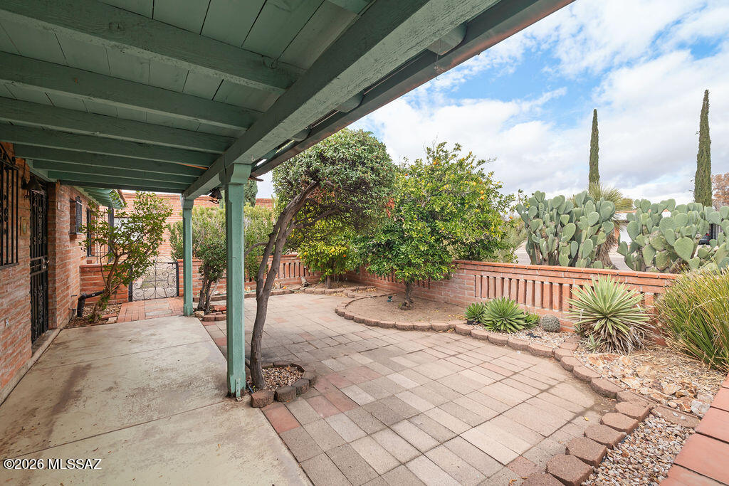 419 South Vista Del Rio Green Valley, AZ 85614 - Photo 3 of 19