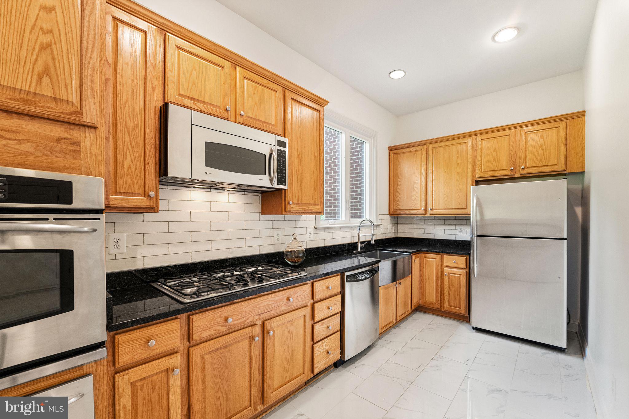 27712 Paddock Trail Place Chantilly, VA 20152 - Photo 22 of 106 Separate catering/prep kitchen