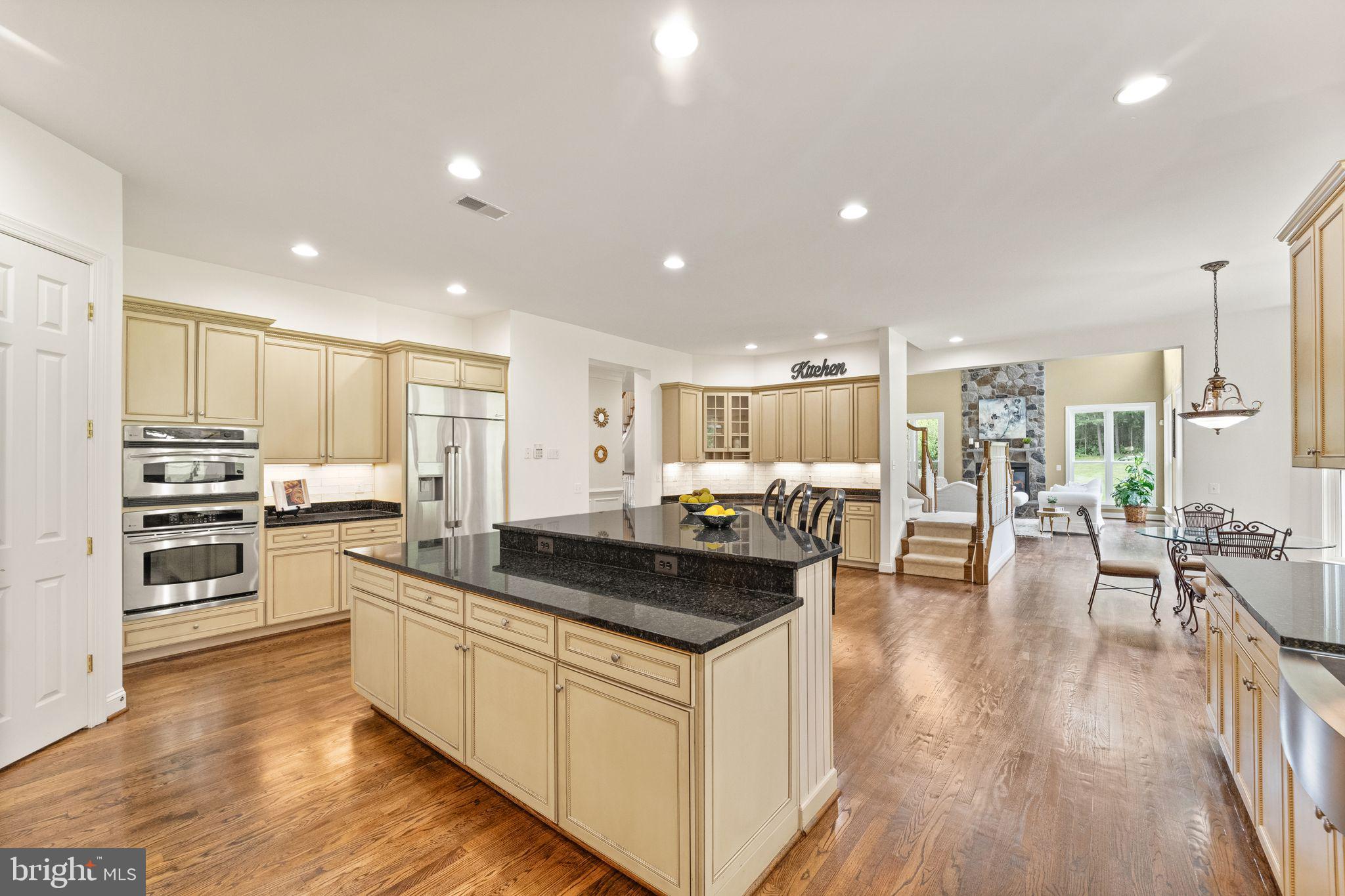 27712 Paddock Trail Place Chantilly, VA 20152 - Photo 23 of 106 Food prep is a breeze with all this counter space