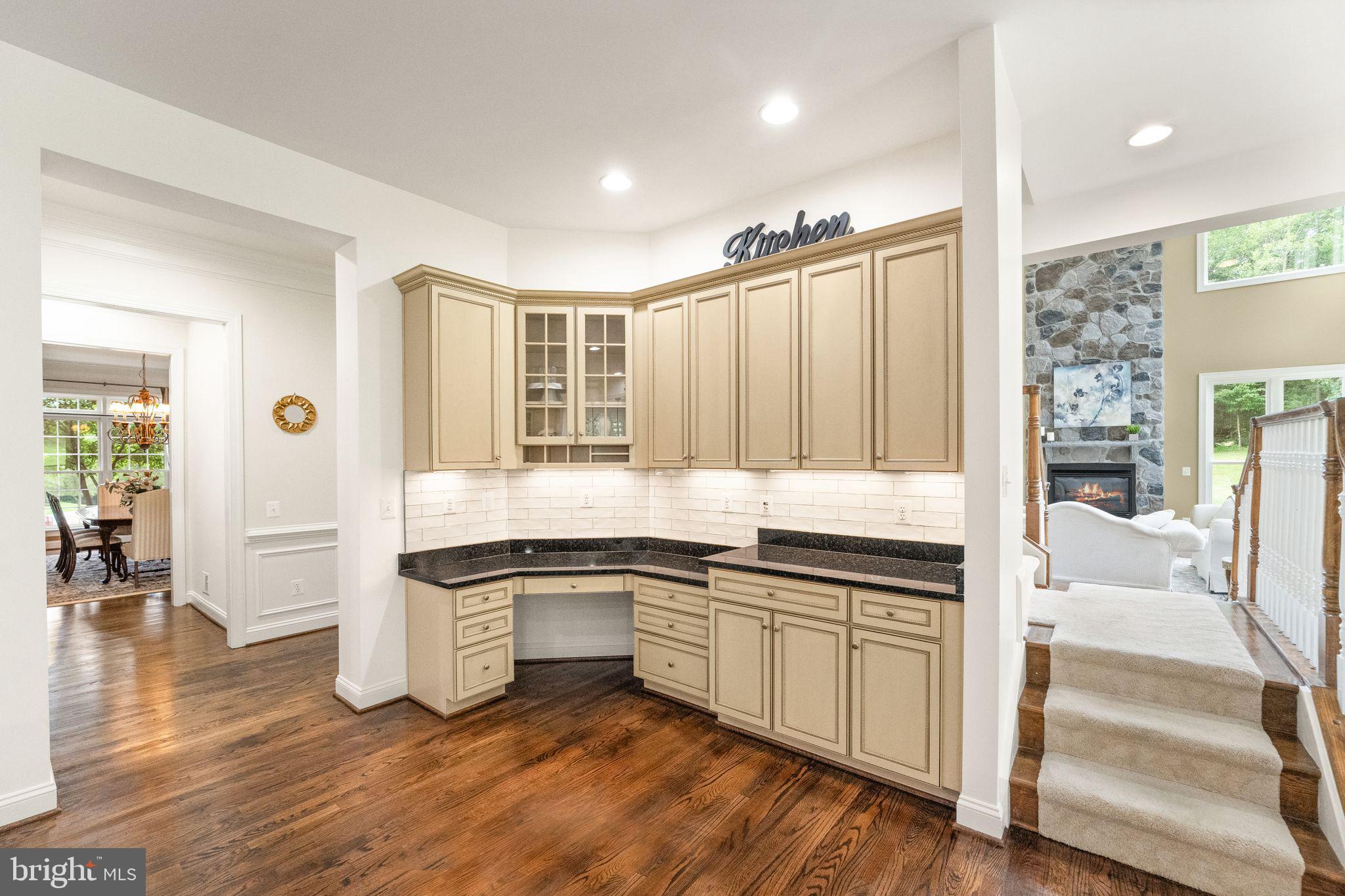 27712 Paddock Trail Place Chantilly, VA 20152 - Photo 28 of 106 Built in kitchen desk