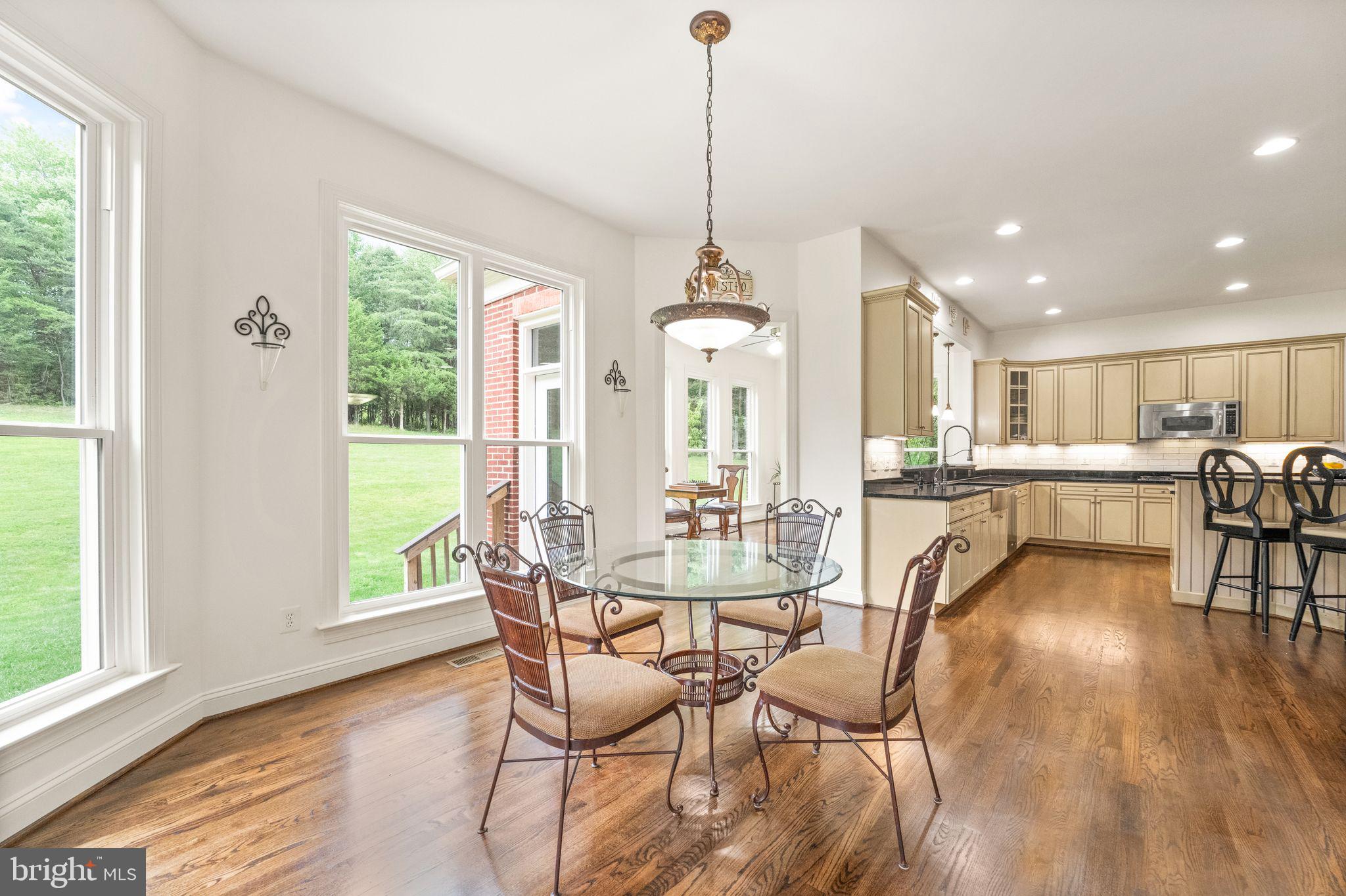 27712 Paddock Trail Place Chantilly, VA 20152 - Photo 30 of 106 Eat in kitchen