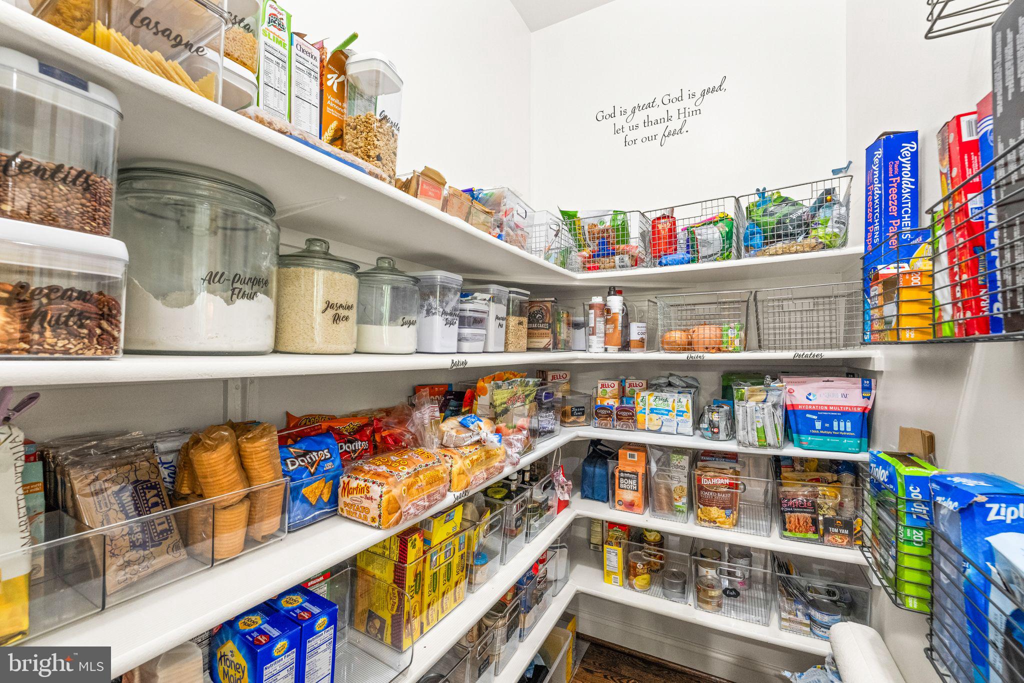 27712 Paddock Trail Place Chantilly, VA 20152 - Photo 41 of 106 Walk in pantry