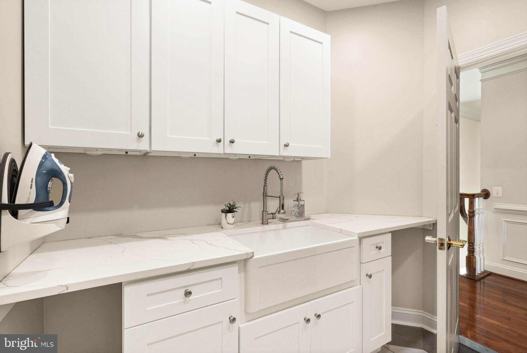 27712 Paddock Trail Place Chantilly, VA 20152 - Photo 71 of 106 Upper level laundry room