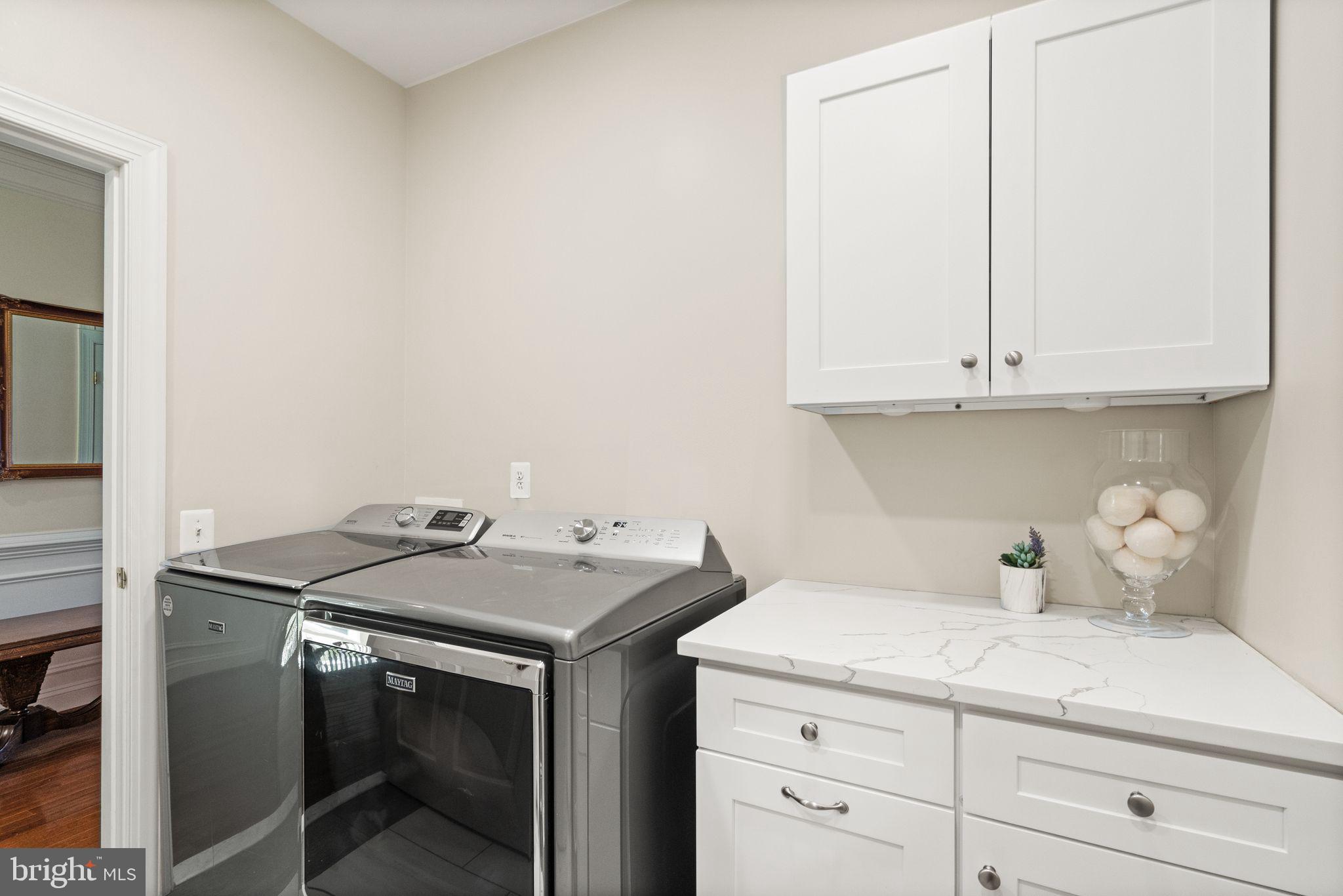 27712 Paddock Trail Place Chantilly, VA 20152 - Photo 72 of 106 Upper level laundry room