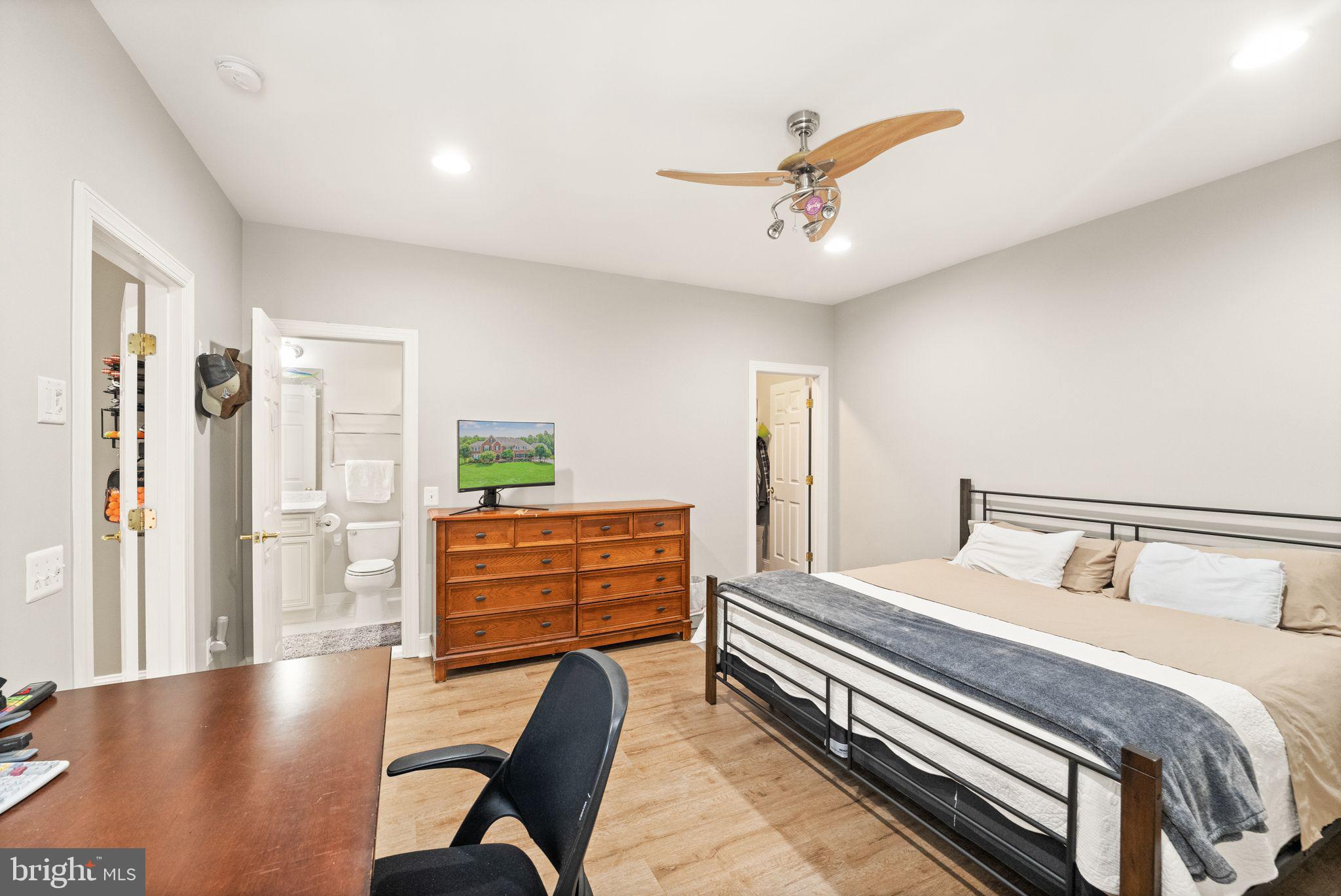 27712 Paddock Trail Place Chantilly, VA 20152 - Photo 73 of 106 Bedroom #6