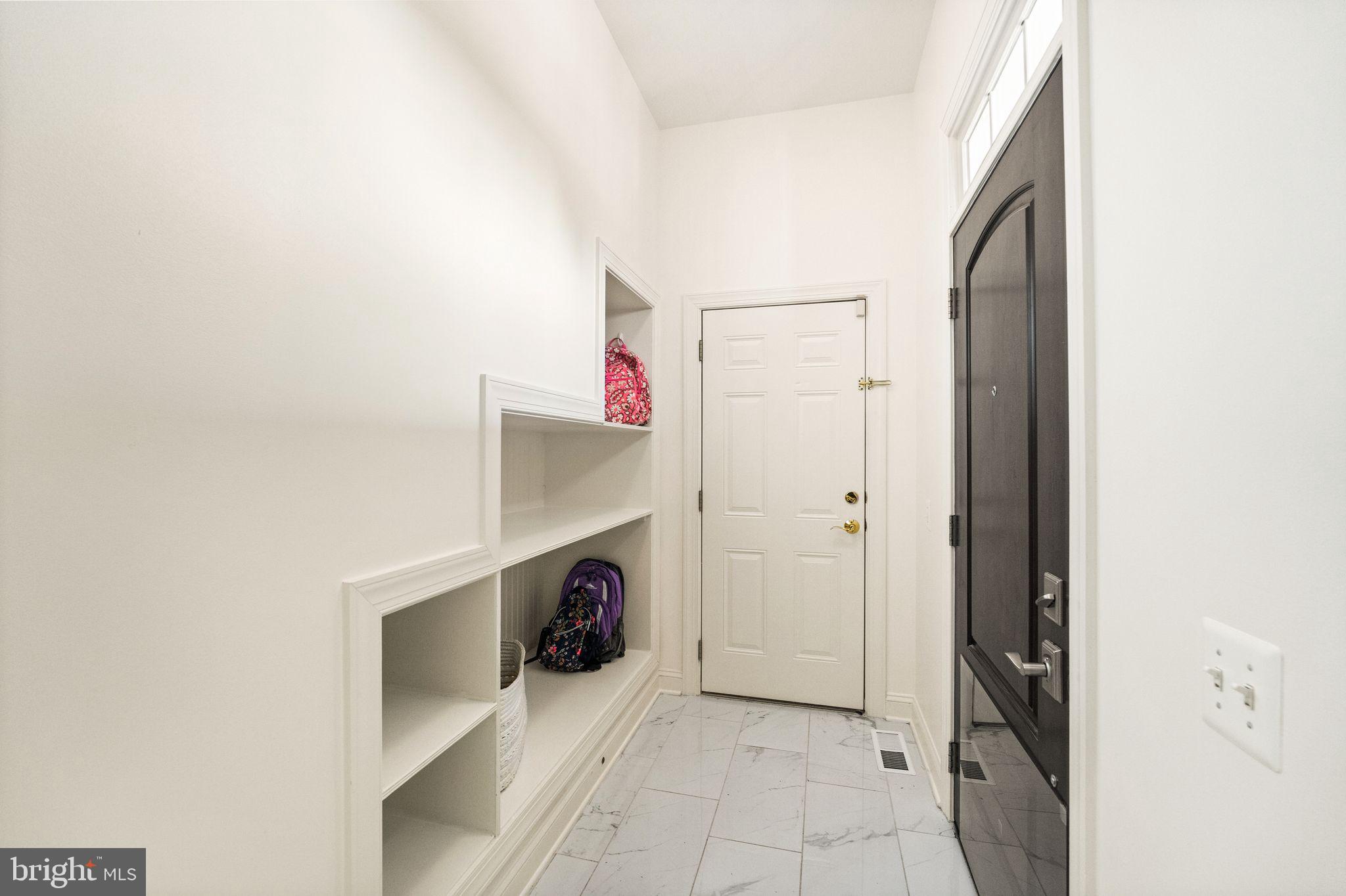 27712 Paddock Trail Place Chantilly, VA 20152 - Photo 92 of 106 Mudroom storage cubbies