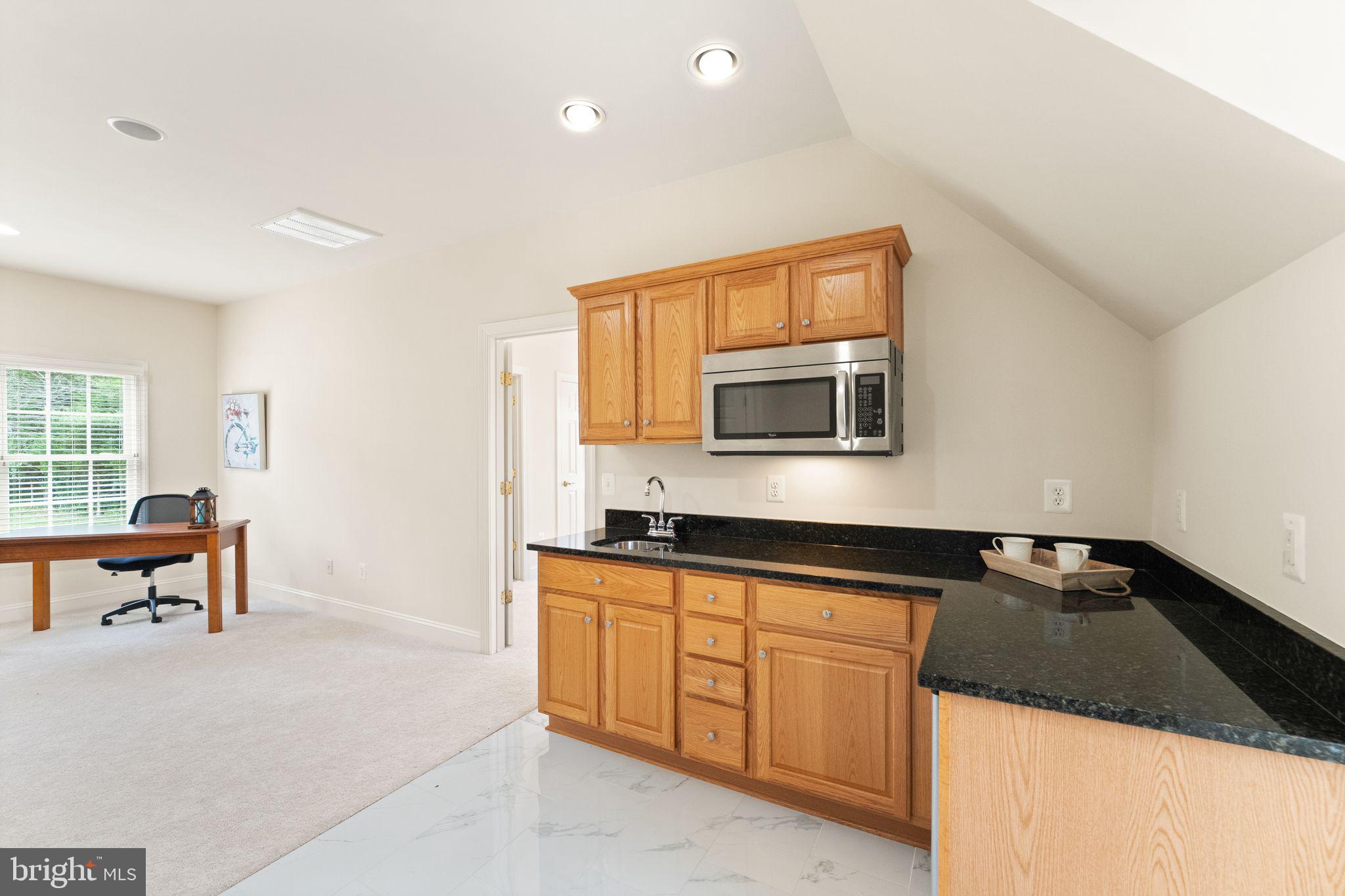 27712 Paddock Trail Place Chantilly, VA 20152 - Photo 94 of 106 Aupair suite kitchenette